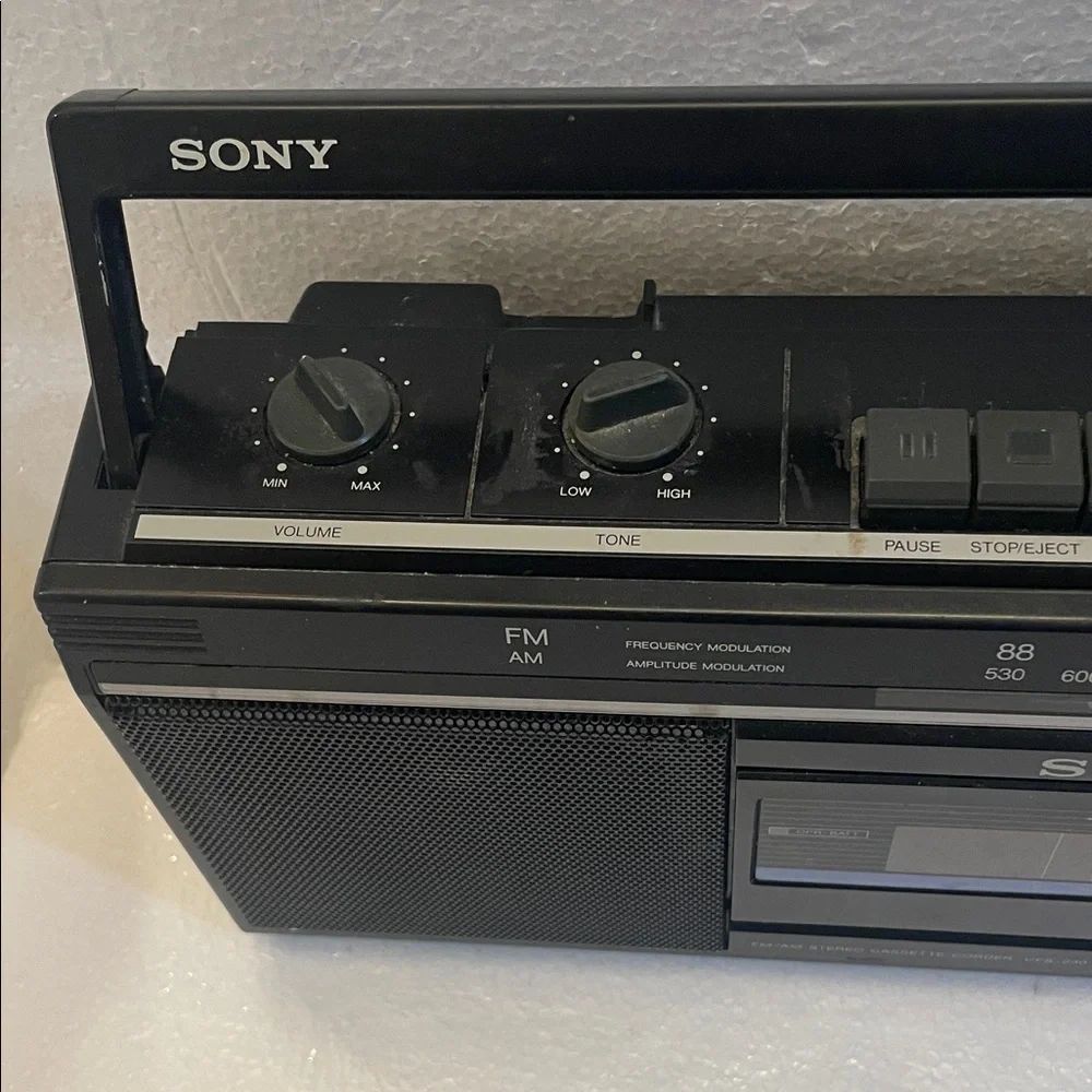 Vintage 80s Sony CFS–230 Portable Boombox Dual Speakers Cassette Deck working